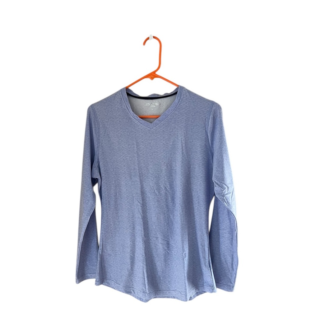 ◻️STARTING POINT: Women’s M, light blue long sleeve v-neck t-shirt, preowned◻️